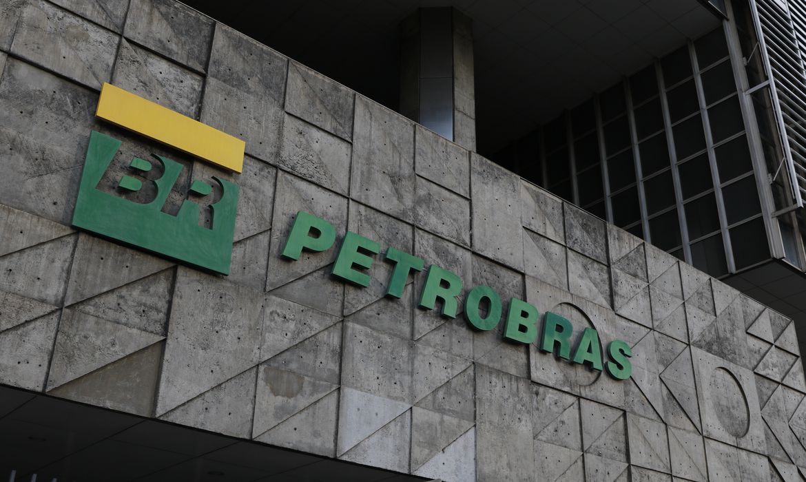 Nova política reduz dividendos da Petrobras em cerca de R$ 5 bilhões