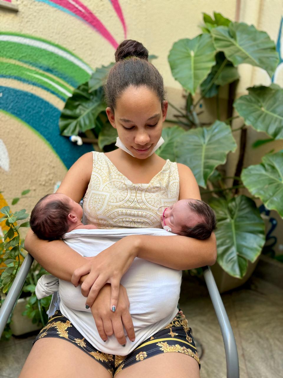 HEMNSL promove momento de relaxamento para mãe e filhas em jardim terapêutico