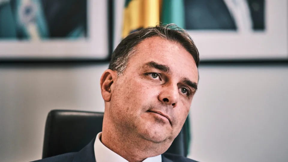 PL e filhos de Bolsonaro articulam reação no Congresso a prisão, com nova pressão por anistia