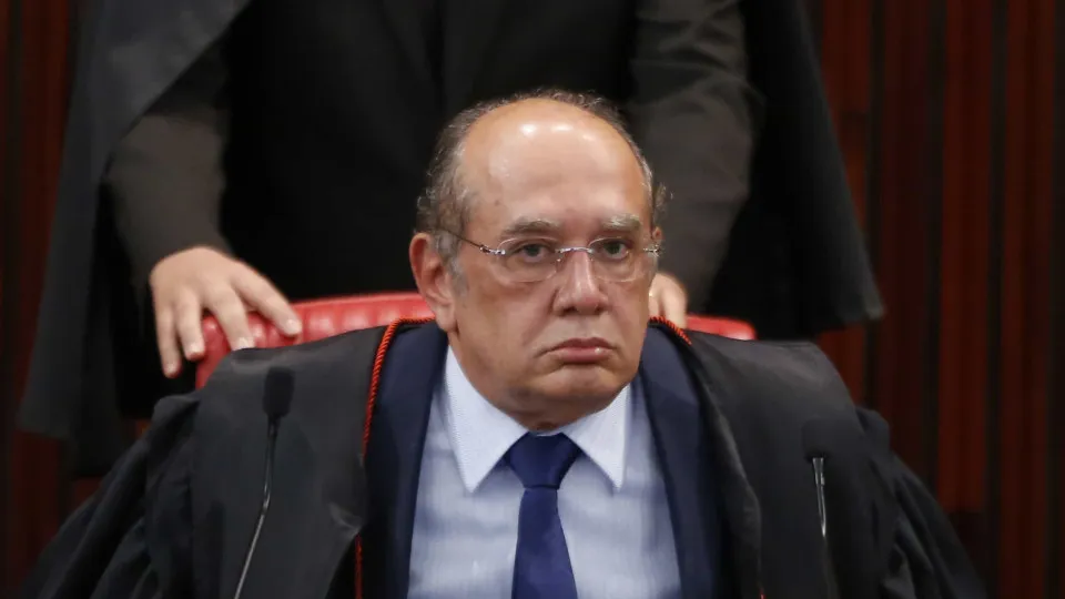 Gilmar Mendes suspende parte de decisão sobre impeachment de ministros